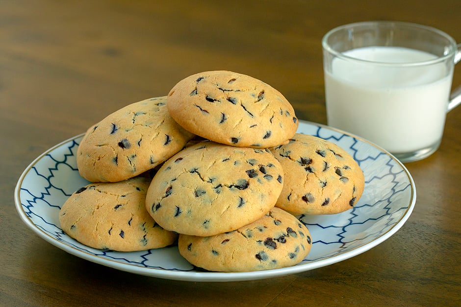 What goes best with milk: Chocolate Chip Cookies