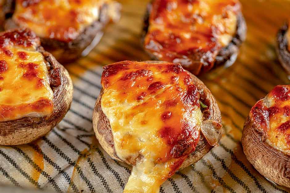 Prepared in 15 Minutes: Mushrooms with Cheddar in the Oven