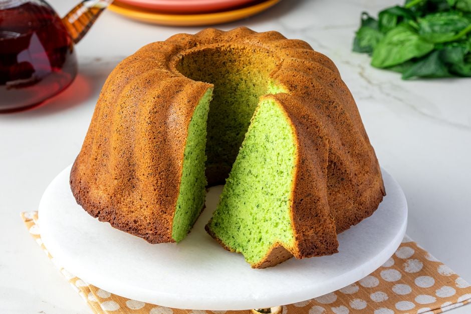 Natural Color: Spinach Cake